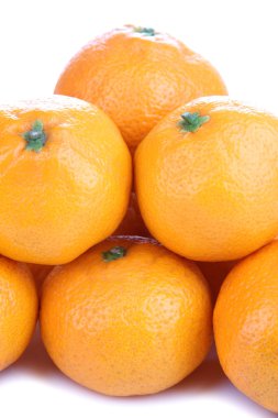 Olgun tatlı mandalina, üzerinde beyaz izole