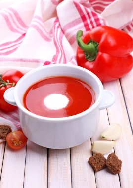 domates çorba ve sebze ahşap tablo