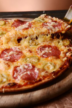 lezzetli pizza üzerinde tablo yakın çekim