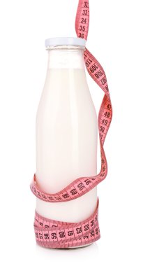 ölçme üzerinde beyaz izole bant ile süt şişesi