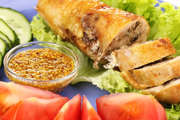 Tasty meat cutlet with garnish on plate close-up — Stock Photo, Image