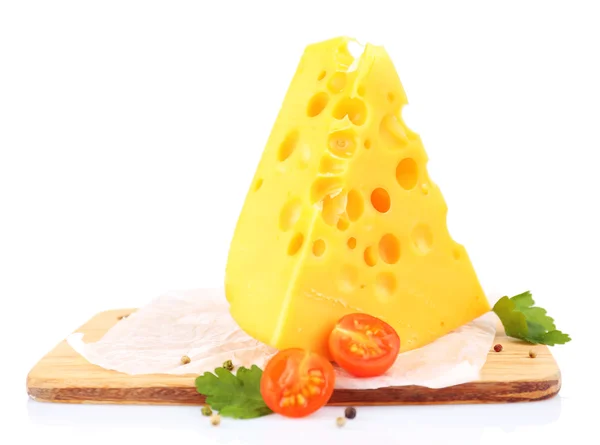 Bit ost och tomater, trä ombord, isolerad på vit — Stockfoto