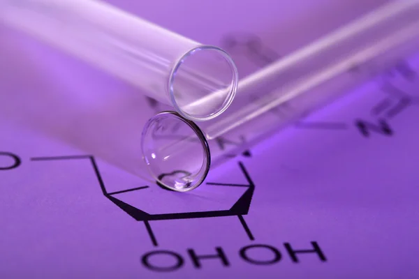 Test tube and reaction formula, close-up — Stock Photo, Image