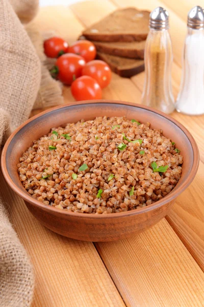 Boiled buckwheat in bowl on table close-up — Stock Photo, Image