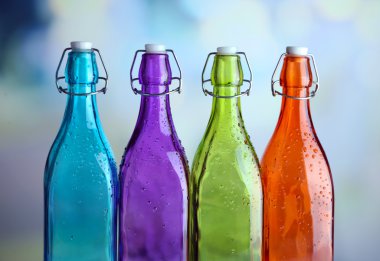 açık renkli renkli şişe