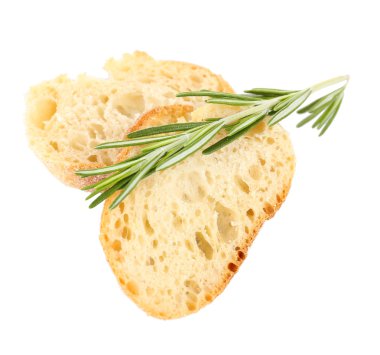 Taze ekmek ve biberiye beyazda izole edilmiş.