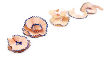 renkli kurşun kalem talaşı, üzerinde beyaz izole