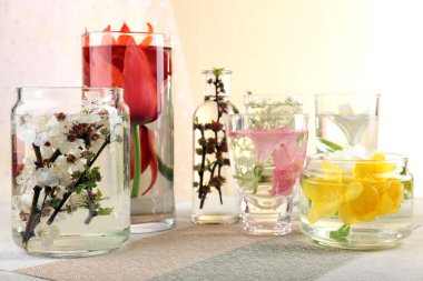 bahar çiçekleri suya yakın