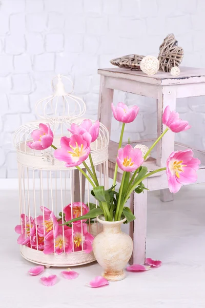 Beautiful pink tulips on grey wall background — Stock Photo, Image