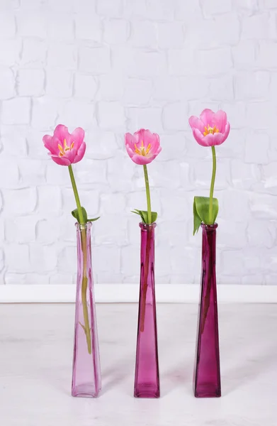 Beautiful pink tulips on grey wall background — Stock Photo, Image