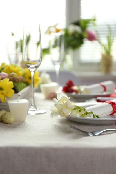 Bella vacanza Pasqua tavola apparecchiare — Foto Stock