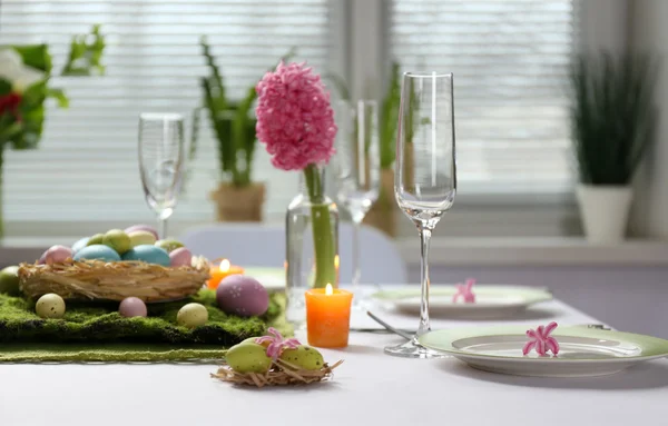 Beautiful holiday Easter table setting — Stock Photo, Image
