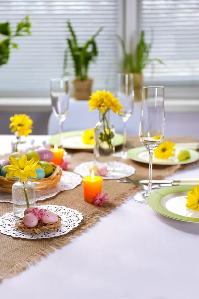 Hermosa fiesta Pascua mesa ajuste — Foto de Stock