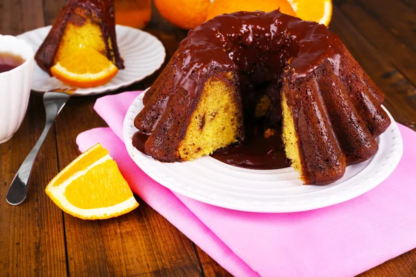 Chutné domácí koláč s pomeranče na tabulka detail — Stock fotografie