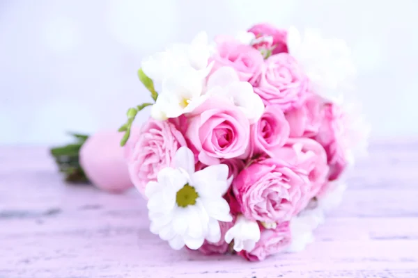 Beautiful wedding bouquet on table on bright background — Stock Photo, Image