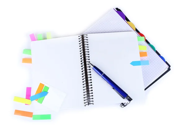 Notizbuch, Stift und Aufkleber isoliert auf weiß — Stockfoto