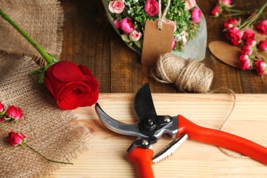 Çiçekçi çalışma yeri. kavramsal fotoğraf