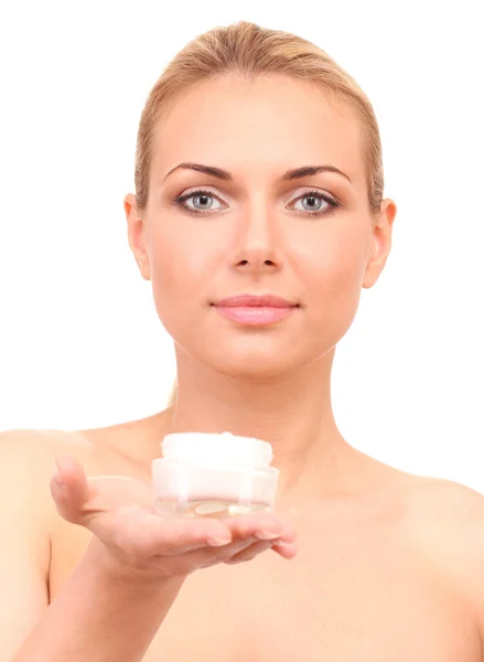 Bella giovane donna con un vaso di crema su sfondo bianco primo piano — Foto Stock