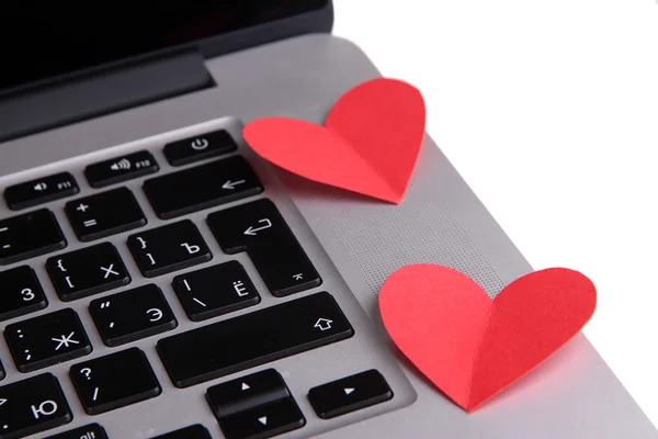 Corações vermelhos no teclado do computador fechar — Fotografia de Stock