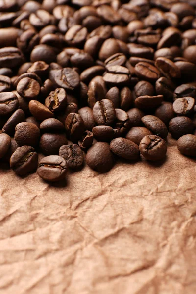 Kaffeebohnen auf dem Tisch in Großaufnahme — Stockfoto