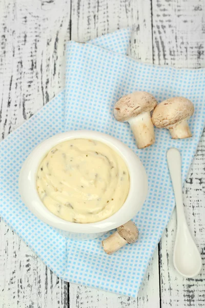 Delicate mushroom sauce in bowl on wooden table close-up — Stock Photo, Image