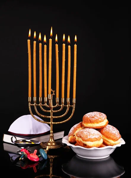 Feestelijke compositie voor hanukkah geïsoleerd op zwart — Stockfoto