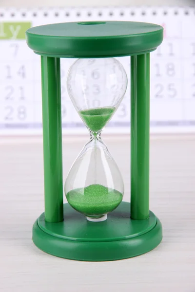 Hourglass and calendar close-up — Stock Photo, Image