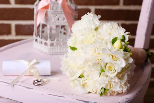 Buket tuğla duvar zemin üzerine ile güzel düğün natürmort — Stok fotoğraf