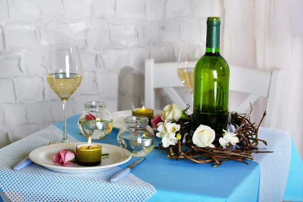 Beautiful holiday Easter table setting in blue tones, on light background — Stock Photo, Image