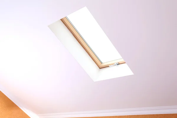 Roof skylight in new modern attic room — Stock Photo, Image