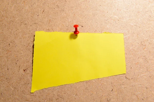 Hoja de papel vacía sobre fondo de madera — Foto de Stock