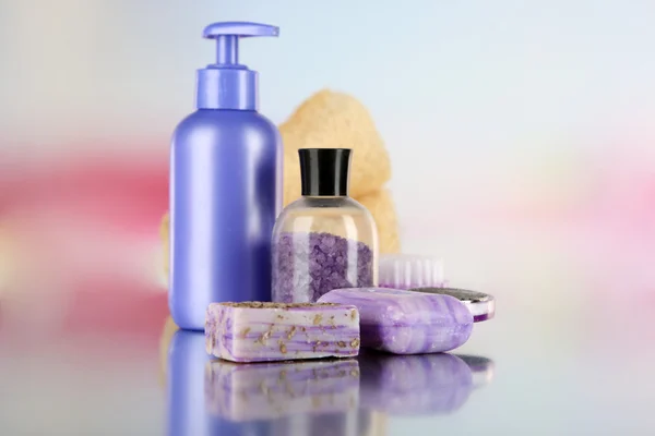 Hygienische Ausstattung, auf hellem Hintergrund — Stockfoto