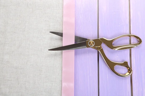 Scissors and  color fabric on wooden background — Stock Photo, Image