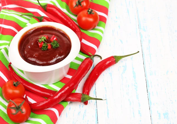 Tomato sauce in bowl on wooden table close-up — Stock Photo, Image