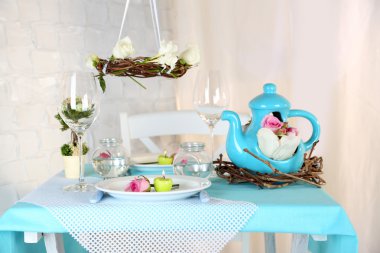 güzel tatil Paskalya Tablo ayarı açık renkli üzerinde mavi tonlarında 