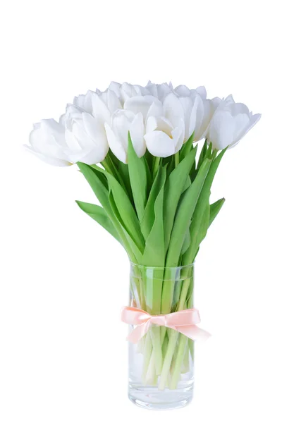 Hermoso ramo de tulipanes blancos aislados en blanco — Foto de Stock