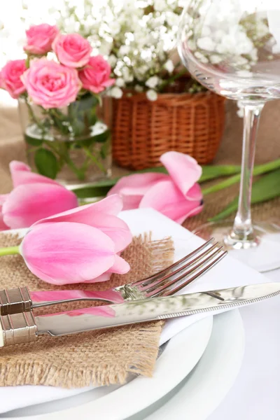 Cadre de table avec fleurs printanières close up — Photo