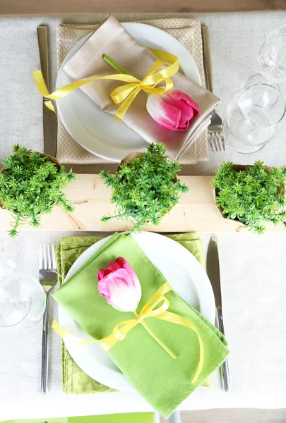 Hermosa mesa de primavera sobre fondo brillante —  Fotos de Stock