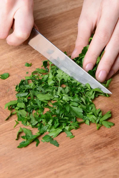 Chopped parsley on wooden board close-up — Stock Photo, Image