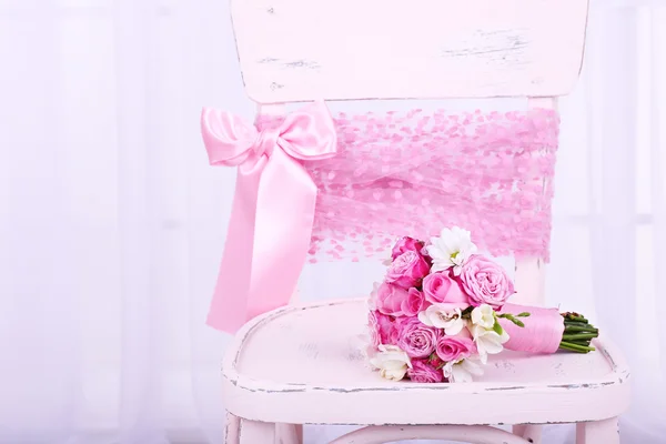 Beautiful wedding bouquet on chair — Stock Photo, Image