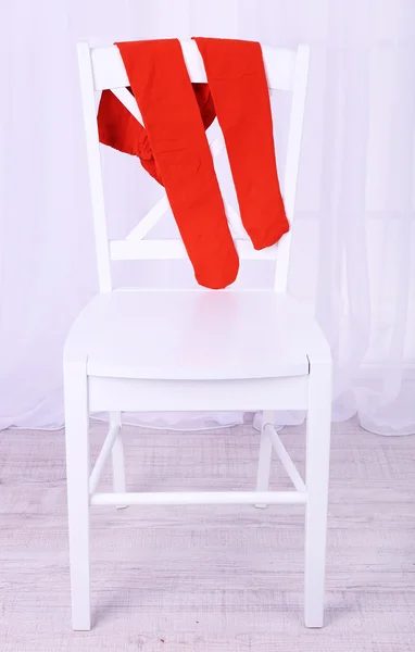 Collant su sedia in legno in camera — Foto Stock