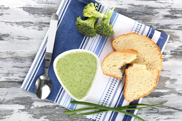 Bowl of broccoli soup on table — Stock Photo, Image