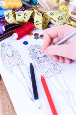 Moda Tasarımcısı kapatın