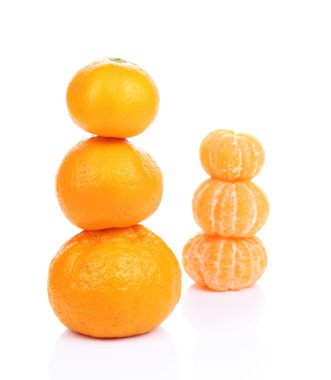 Olgun tatlı mandalina, üzerinde beyaz izole