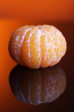 koyu renk arka plan üzerinde olgunlaşmış tatlı Kızıl