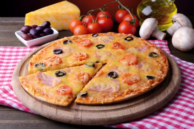 lezzetli pizza üzerinde tablo yakın çekim