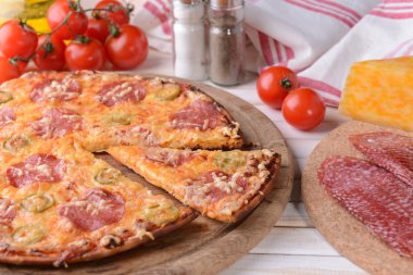 lezzetli pizza üzerinde tablo yakın çekim