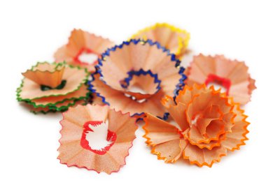 renkli kurşun kalem talaşı, üzerinde beyaz izole