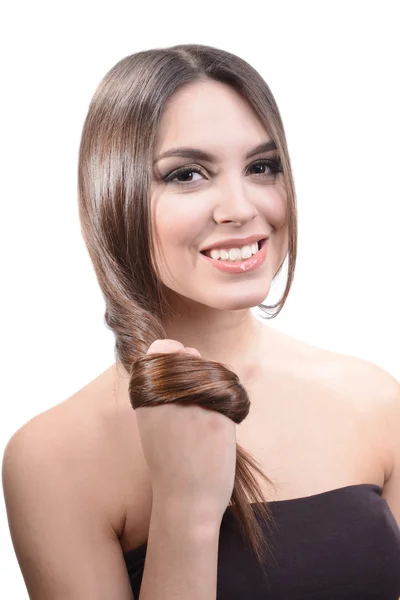 Bella giovane donna con i capelli lunghi isolati su bianco — Foto Stock