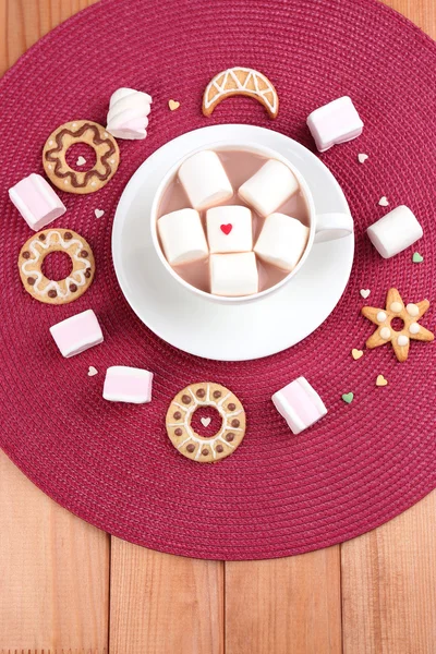 Tasse heiße Schokolade mit Marshmallows — Stockfoto